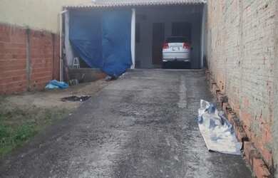 Imagem: A casa possui 2 Dormitórios, 1 Suíte, 2 Banheiros, 4 Vagas