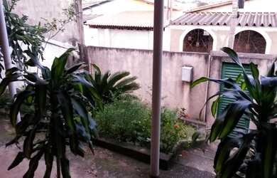 Imagem: A casa possui 2 Dormitórios, 1 Banheiro, 5 Vagas na garagem