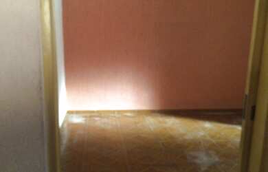 Imagem: A casa possui 2 Dormitórios, 1 Banheiro, 2 Vagas na garagem