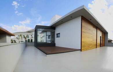 Imagem: A casa possui 4 Dormitórios, 4 Suítes, 4 Banheiros, 4 Vagas