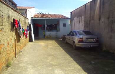 Imagem: A casa possui 1 Dormitório, 1 Banheiro, 2 Vagas na garagem