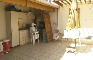 Imagem: A casa possui 2 Dormitórios, 1 Suíte, 2 Banheiros, 2 Vagas