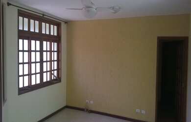 Imagem: A casa possui 3 Dormitórios, 1 Suíte, 3 Banheiros, 2 Vagas