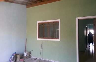 Imagem: A casa possui 2 Dormitórios, 1 Banheiro, 2 Vagas na garagem