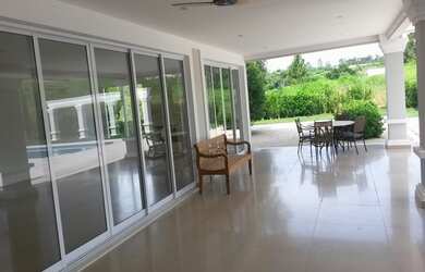 Imagem 7: Terras de São José II. Piscina, 8 Vagas na garageme5 Dormitórios