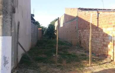 Imagem: A casa possui 1 Dormitório, 1 Banheiro, 2 Vagas na garagem