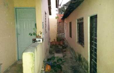 Imagem: A casa possui 3 Dormitórios, 2 Banheiros e está localizado