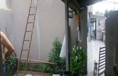 Imagem: A casa possui 3 Dormitórios, 1 Banheiro, 70m² de Área Privada