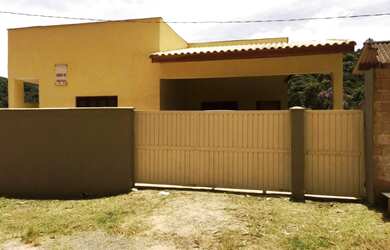 Imagem: A casa possui 3 Dormitórios, 1 Suíte, 1 Vaga na garagem, 300m²