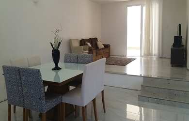 Imagem: A casa em condomínio possui 6 Dormitórios, 3 Suítes, 6 Banheiros