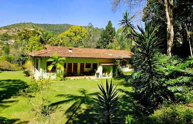 Imagem: A fazenda possui 5 Dormitórios, 1 Suíte, 4 Banheiros, 8 Vagas