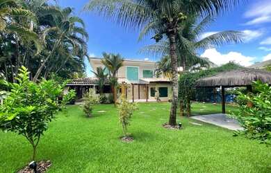 Imagem: A casa em condomínio possui 4 Dormitórios, 4 Suítes, 6 Banheiros