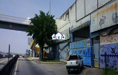 Imagem: O depósito possui 6 Banheiros, 100 Vagas na garagem, 11.000m²