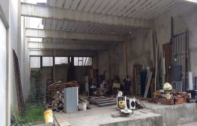 Imagem 3: Excelente galpão com vão livre, com ótima estrutura medindo 10 de frente por 30 de comprim