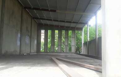 Imagem 7: Excelente galpão com vão livre, com ótima estrutura medindo 10 de frente por 30 de comprim