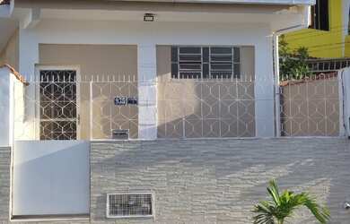 Imagem: A casa possui 1 Dormitório, 1 Banheiro, 30m² de Área, 24m²