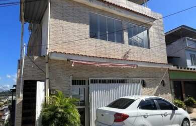 Imagem: A casa possui 3 Dormitórios, 2 Banheiros, 140m² de Área