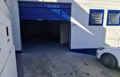 Imagem: O depósito possui 2 Banheiros, 100m² de Área e está localizado