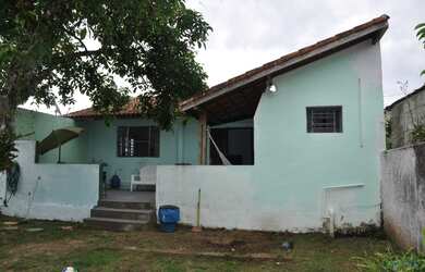 Imagem: A casa possui 2 Dormitórios, 1 Banheiro, 1 Vaga na garagem