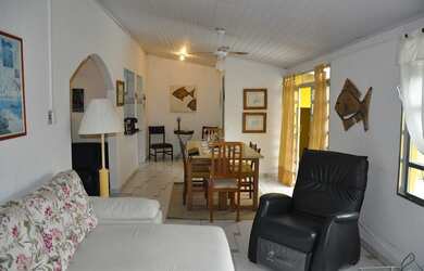 Imagem: A casa possui 3 Dormitórios, 1 Suíte, 3 Banheiros, 2 Vagas