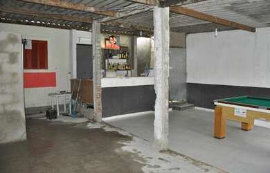 Imagem: A casa possui 4 Dormitórios, 3 Banheiros, 180m² de Área Privada