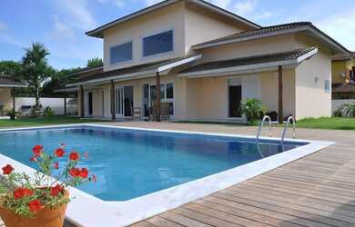 Imagem: A casa possui 3 Dormitórios, 3 Suítes, 3 Banheiros, 1 Vaga