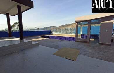 Imagem: A casa em condomínio possui 4 Dormitórios, 2 Suítes, 6 Banheiros