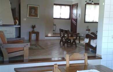 Imagem: A casa em condomínio possui 3 Dormitórios, 3 Suítes, 6 Banheiros