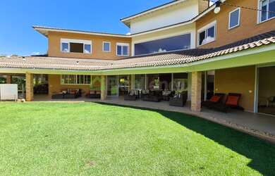 Imagem: A casa em condomínio possui 5 Dormitórios, 5 Suítes, 4.602m²