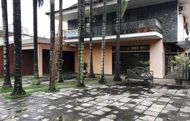 Imagem: A casa em condomínio possui 4 Dormitórios, 1 Suíte, 5 Banheiros