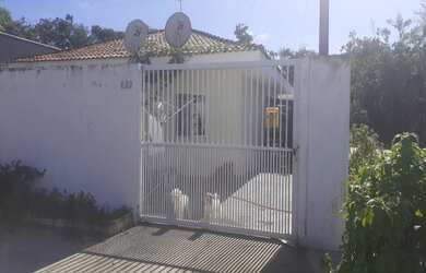Imagem: A casa possui 2 Dormitórios, 1 Banheiro, 3 Vagas na garagem