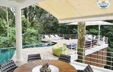 Imagem: A casa em condomínio possui 5 Dormitórios, 4 Suítes e 1 Vaga