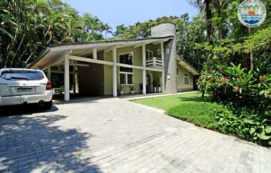 Imagem: A casa em condomínio possui 6 Dormitórios e está localizado