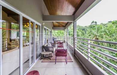 Imagem: A casa em condomínio possui 4 Dormitórios, 4 Suítes, 6 Banheiros