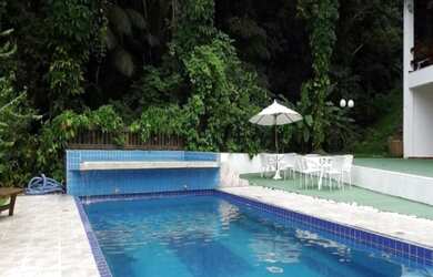 Imagem: A casa em condomínio possui 4 Dormitórios, 4 Suítes, 5 Banheiros