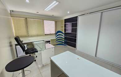 Imagem: A sala comercial possui 1 Banheiro, 1 Vaga na garagem, 33m²