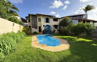 Imagem: A casa possui 5 Dormitórios, 3 Suítes, 4 Banheiros, 2 Vagas