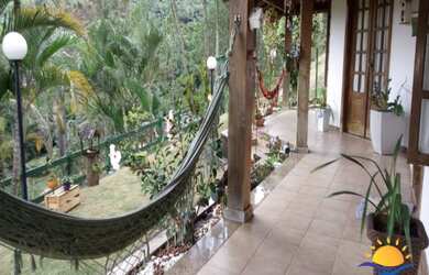 Imagem: A casa possui 4 Dormitórios, 1 Suíte, 3 Banheiros, 2 Vagas