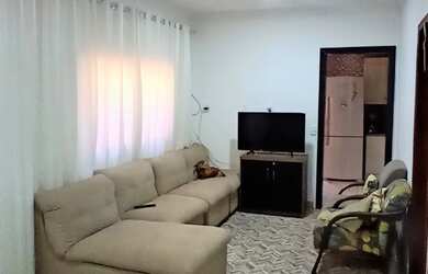 Imagem: A casa possui 2 Dormitórios, 2 Banheiros, 1 Vaga na garagem