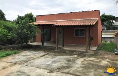 Imagem: A casa possui 2 Dormitórios, 2 Banheiros, 1 Vaga na garagem