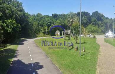 Imagem: O terreno possui 660m² de Área, 644m² de Área Privada e