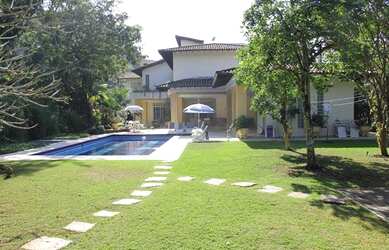 Imagem: A casa possui 6 Dormitórios, 6 Suítes, 10 Banheiros, 8 Vagas