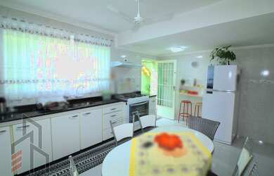 Imagem 6: 4 dormitórios, 1 suítes, 4 banheiro, 2 vagas na garagem, 200M² de Área...