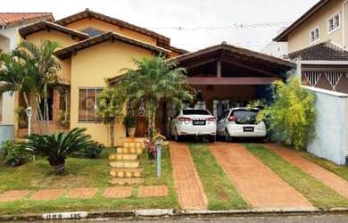 Imagem: A casa em condomínio possui 3 Dormitórios, 1 Suíte, 3 Banheiros