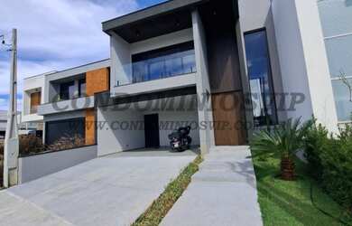 Imagem: A casa em condomínio possui 4 Dormitórios, 4 Suítes, 5 Banheiros