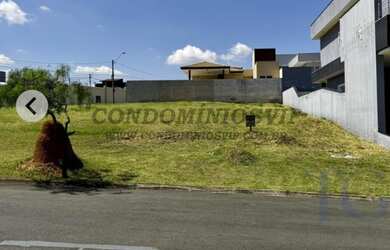 Imagem: O terreno possui 300m² de Área Privada e está localizado