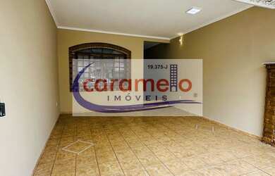 Imagem: A casa possui 3 Dormitórios, 2 Suítes, 4 Banheiros, 2 Vagas