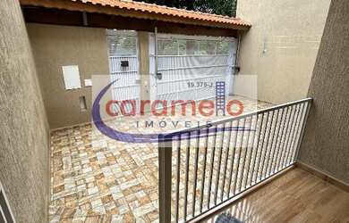 Imagem: A casa possui 2 Dormitórios, 1 Banheiro, 2 Vagas na garagem