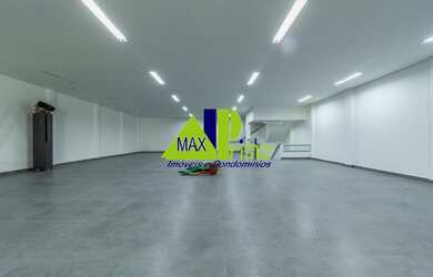 Imagem: O depósito possui 1 Banheiro e 10 Vagas na garagem e está