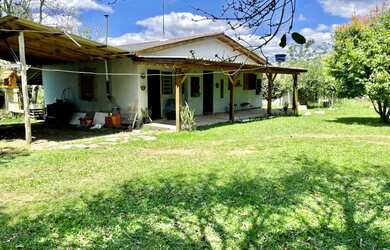 Imagem: A casa possui 3 Dormitórios, 1 Banheiro, 1 Vaga na garagem